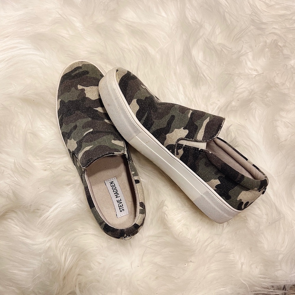Camo “The Gills” Platform Steve Madden Slip On Sneaker